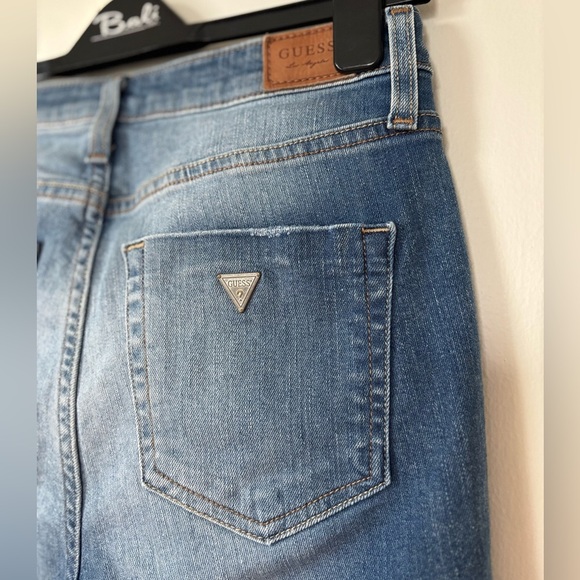 ✨ Guess Vintage Medium Wash Skinny Jeans – Size 29 ✨ - Picture 4 of 4